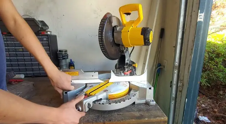 DeWalt DW713 with 0 to 50 degree miter angle
