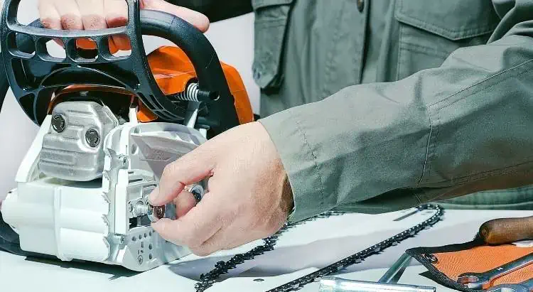 installing a chainsaw bar guide