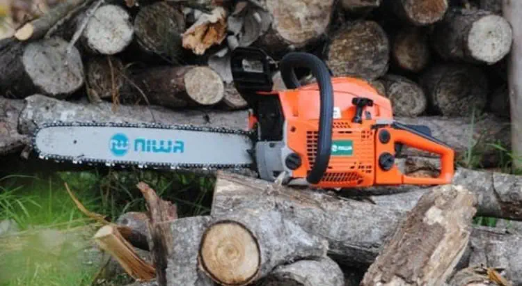 100 logs vs one chainsaw