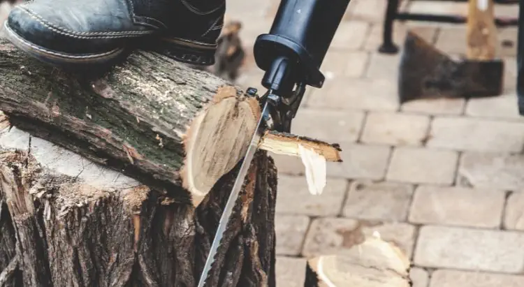 Cutting lumber with a Reciprocating saw