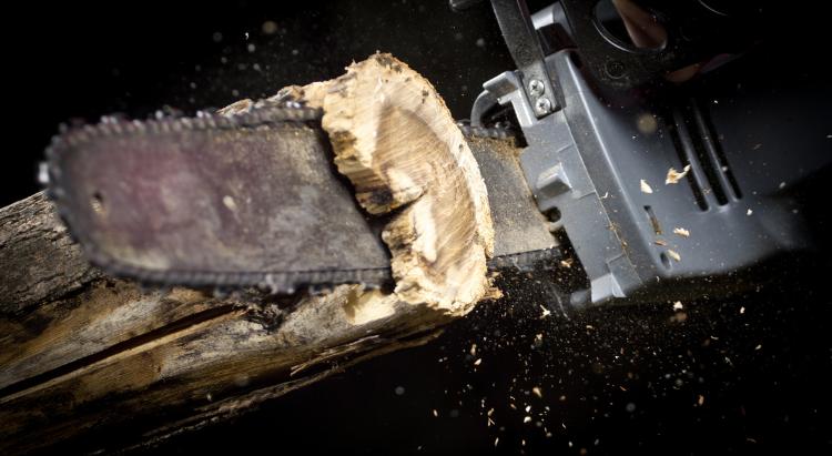 Should a Chainsaw Blade Get Hot